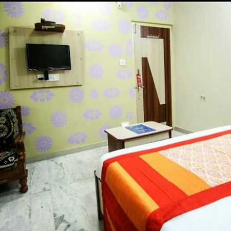 Hotel Honey Bunny Ahmedabad Eksteriør billede