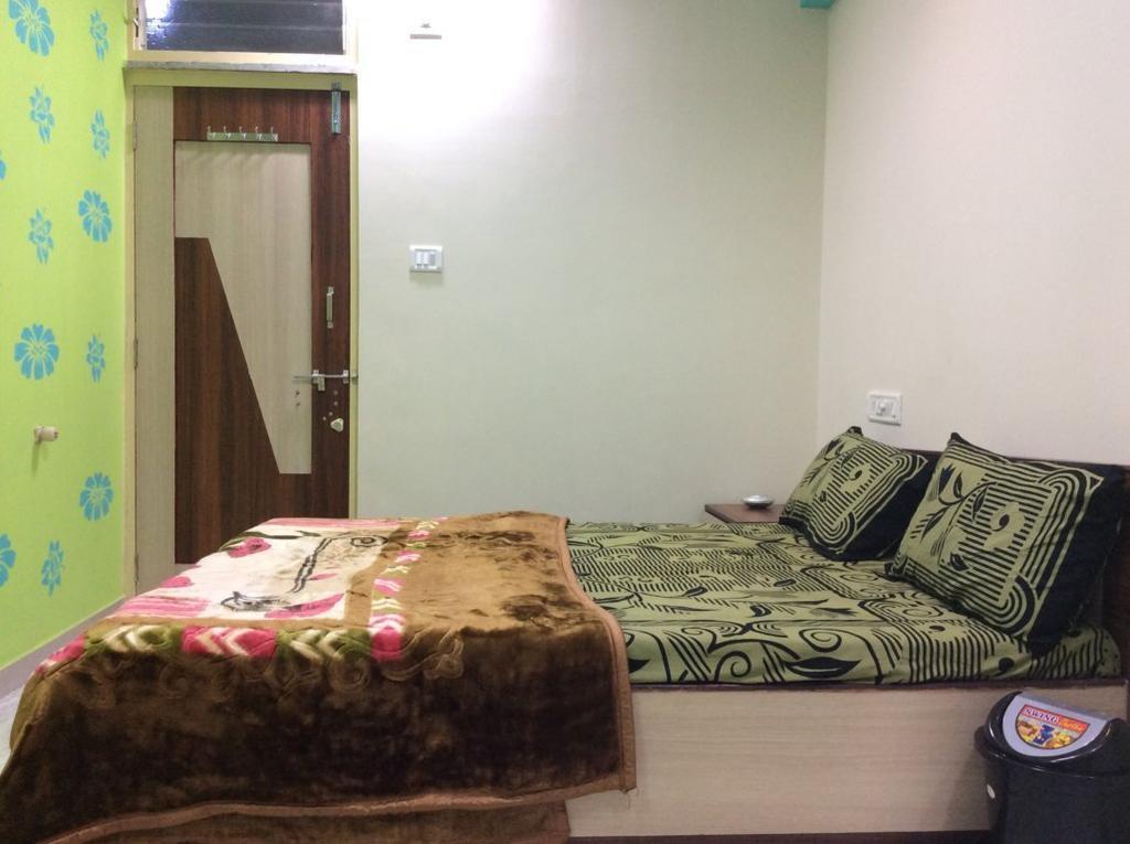 Hotel Honey Bunny Ahmedabad Værelse billede