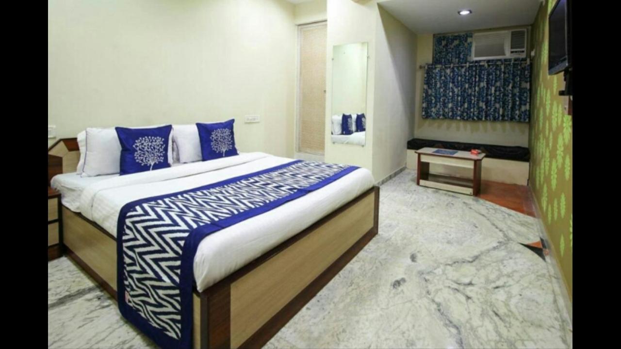Hotel Honey Bunny Ahmedabad Eksteriør billede